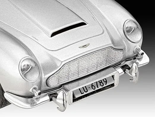 Revell Gift Set 1:24 - James Bond Aston Martin DB5, Silver
