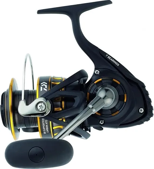 Daiwa BG2500 BG Saltwater Spinning Reel, 2500, 5.6: 1 Gear Ratio, 6+1 Bearings, 33.20" Retrieve Rate, 13.20 lb Max Drag,Black/gold