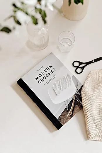 Modern Crochet: Patterns and Designs for the Minimalist Maker