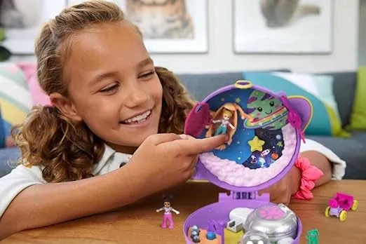 Polly Pocket Playset, Travel Toy with 2 Micro Dolls, Toy Car & Surprise Accessories, Saturn Space Explorer Compact