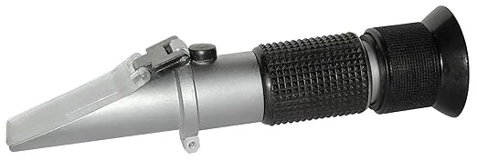 REED Instruments R9600 Salinity Refractometer, 0-28% with ATC, +/-0.2% Accuracy
