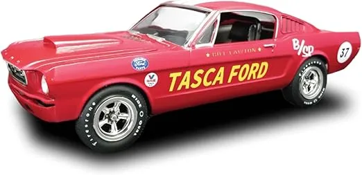 AMT 1966 Ford Mustang Fastback 2+2 1:25 Scale Model Kit