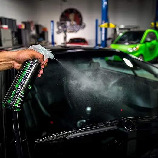 Chemical Guys CLD_202_16 Signature Series Glass Cleaner (Works on Glass, Windows, Mirrors, Navigation Screens & More; Car, Truck, SUV and Home Use), Ammonia Free & Safe on Tinted Windows, 16 fl oz