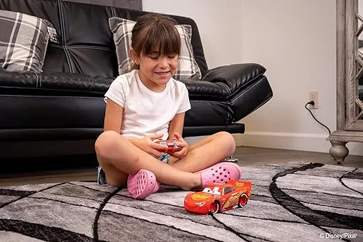 Jada Toys Pixar Cars 1:24 Lightning McQueen RC Remote Control Car 2.4 GHz Red Toys for Kids