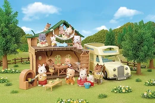 Calico Critters Lakeside Lodge Gift Set, Collectible Dollhouse with Figures, Furniture and Accessories, Pink Medium